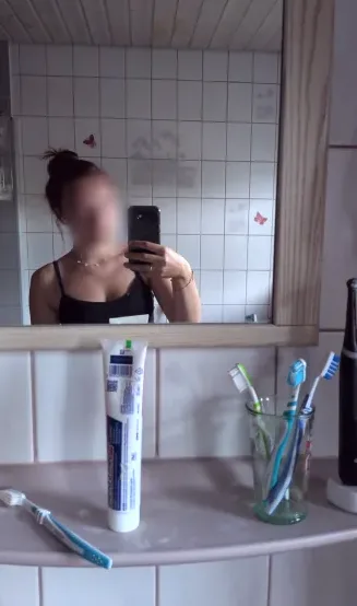 Daniela, 18