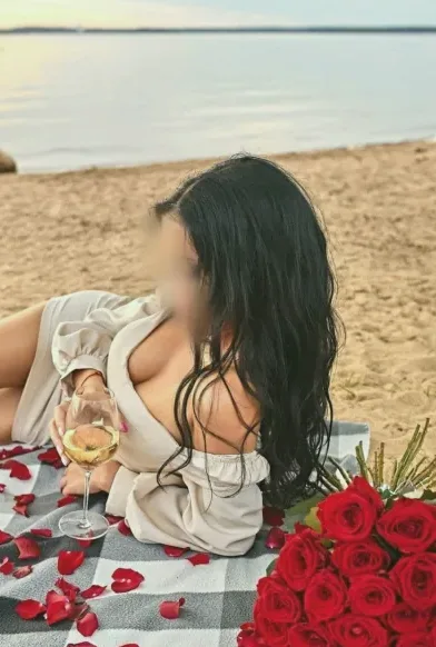 Ela, 35