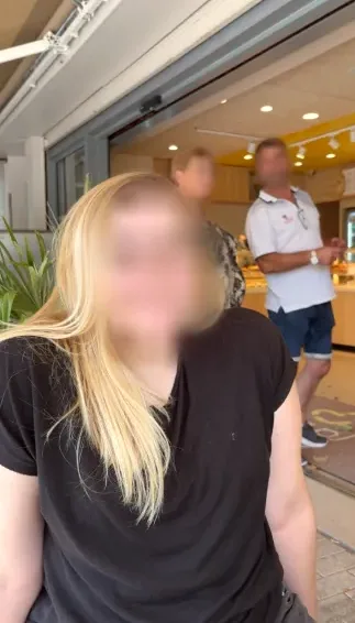 Emma, 21