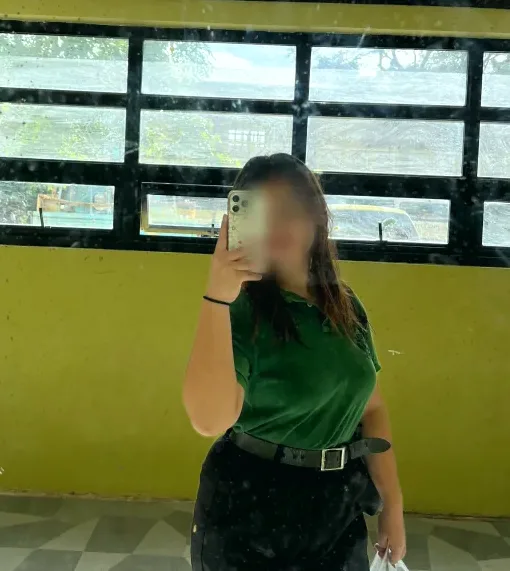 Hannah, 19