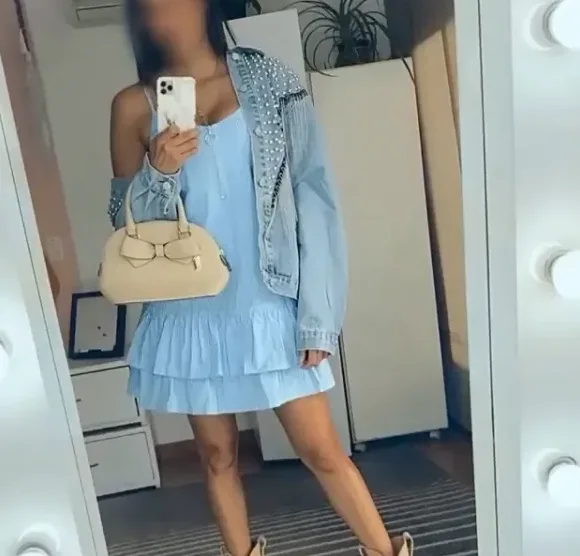 Julia, 40