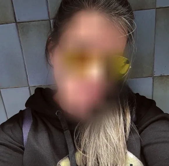 Julia, 39