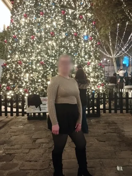 Julia, 23