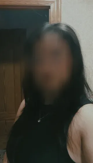 Lucia, 24