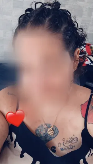 Manuela, 40