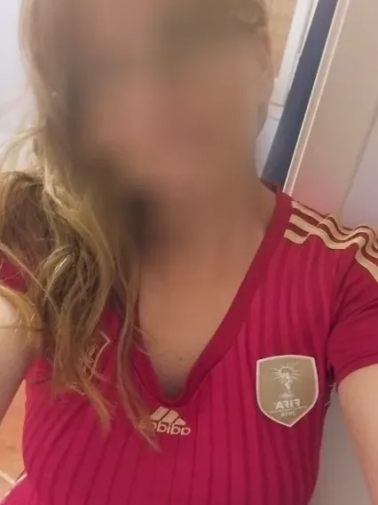 Melina, 35