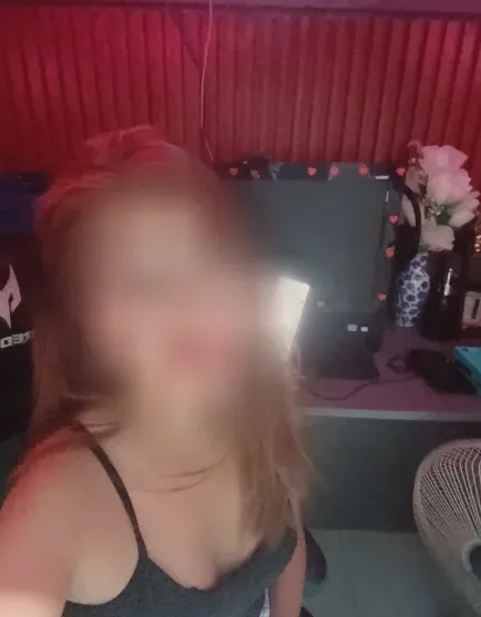 Melina, 32